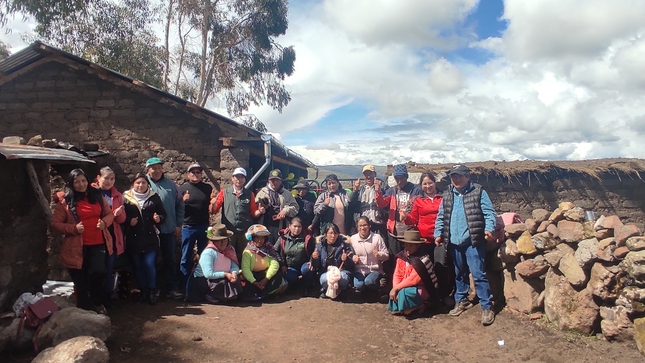 Entrega de cobertizos - Huancavelica
