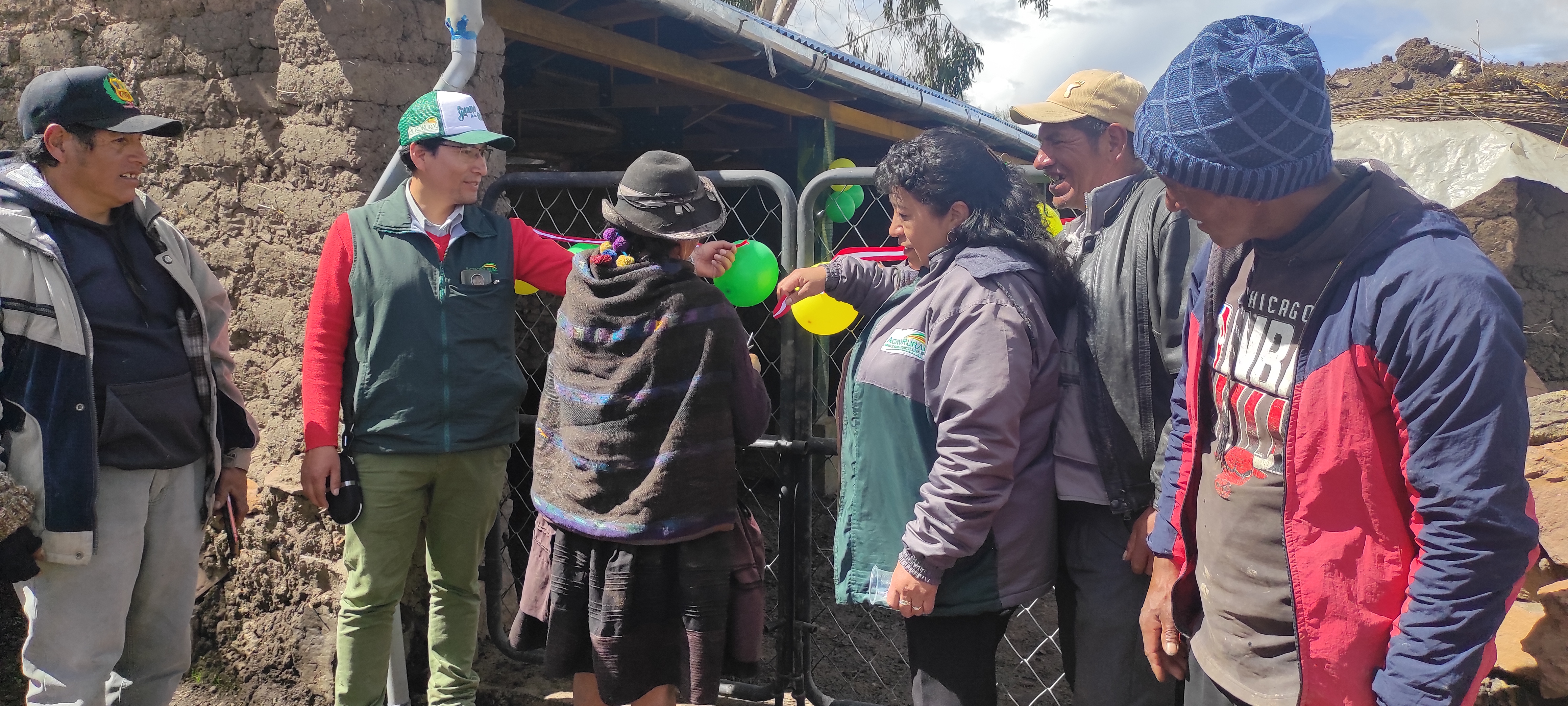 Entrega de cobertizos - Huancavelica
