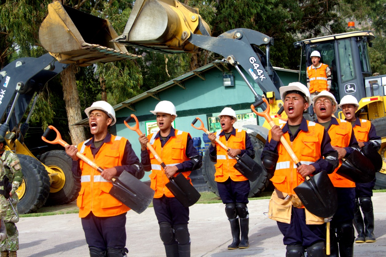 Los regidores y equipo t茅cnico, participaron en la ceremonia castrence