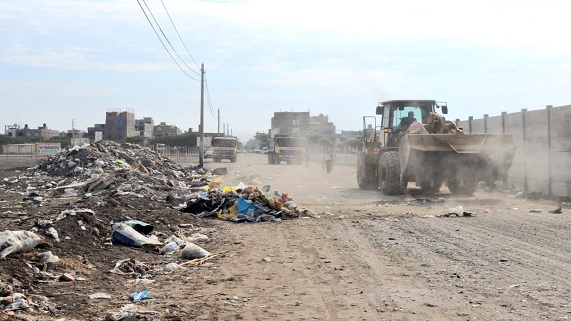 Imagen de maquinaria recogiendo la basura
