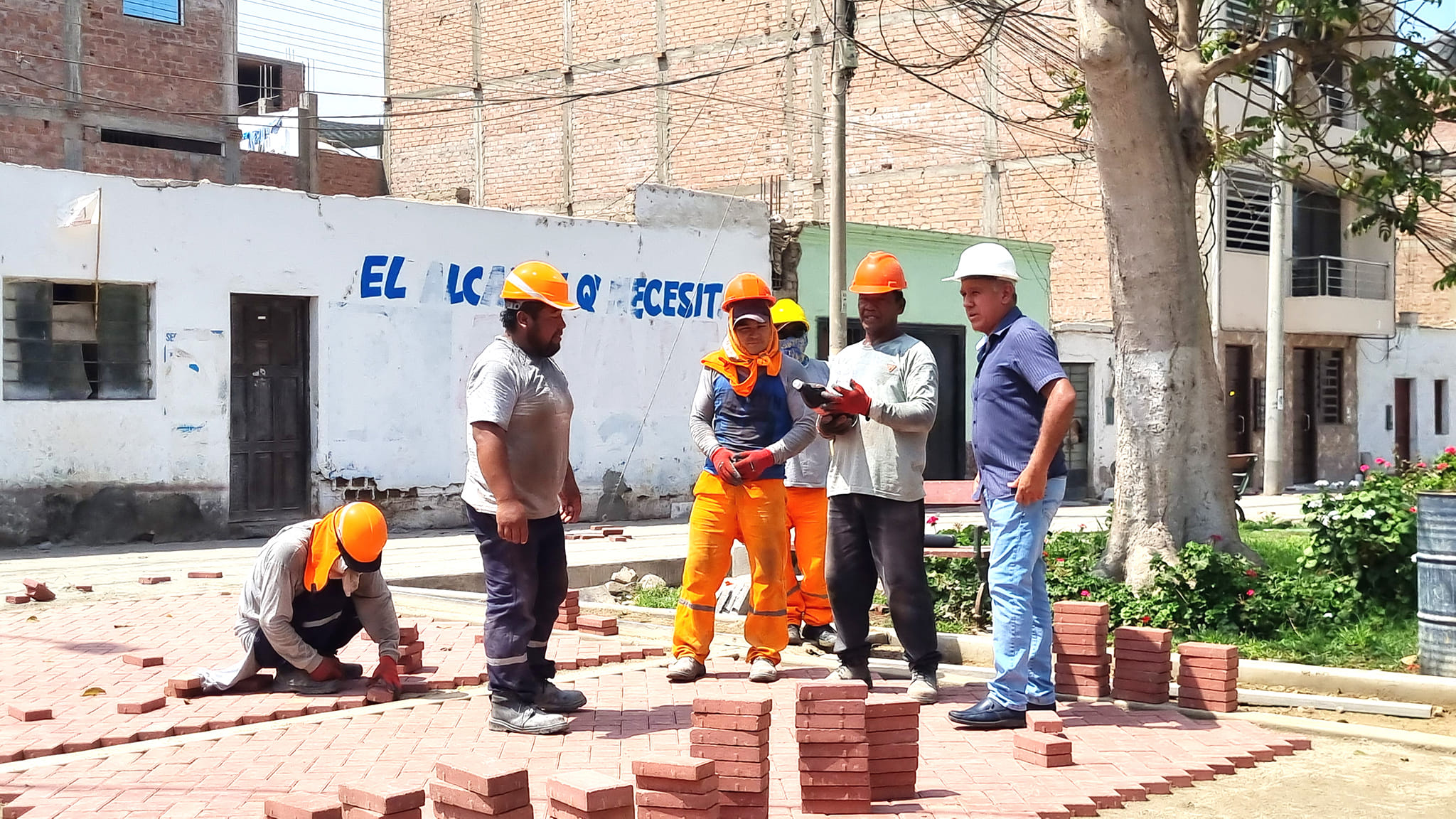Alcalde provincial inspeccionó reinicio de obras inconclusas del periurbano sureste para ser entregadas en las próximas semanas