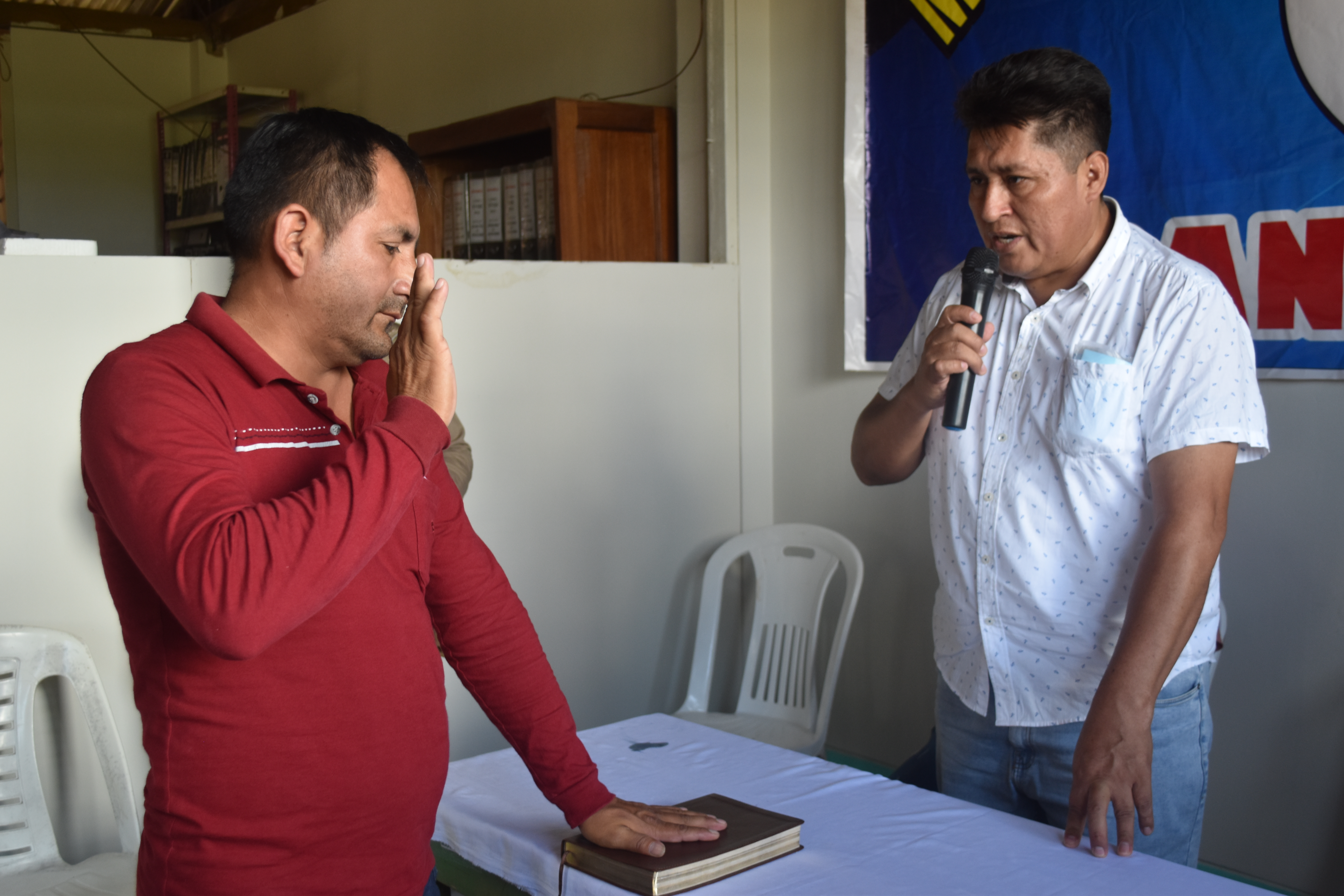 Juramentacion del alcalde de Oventeni