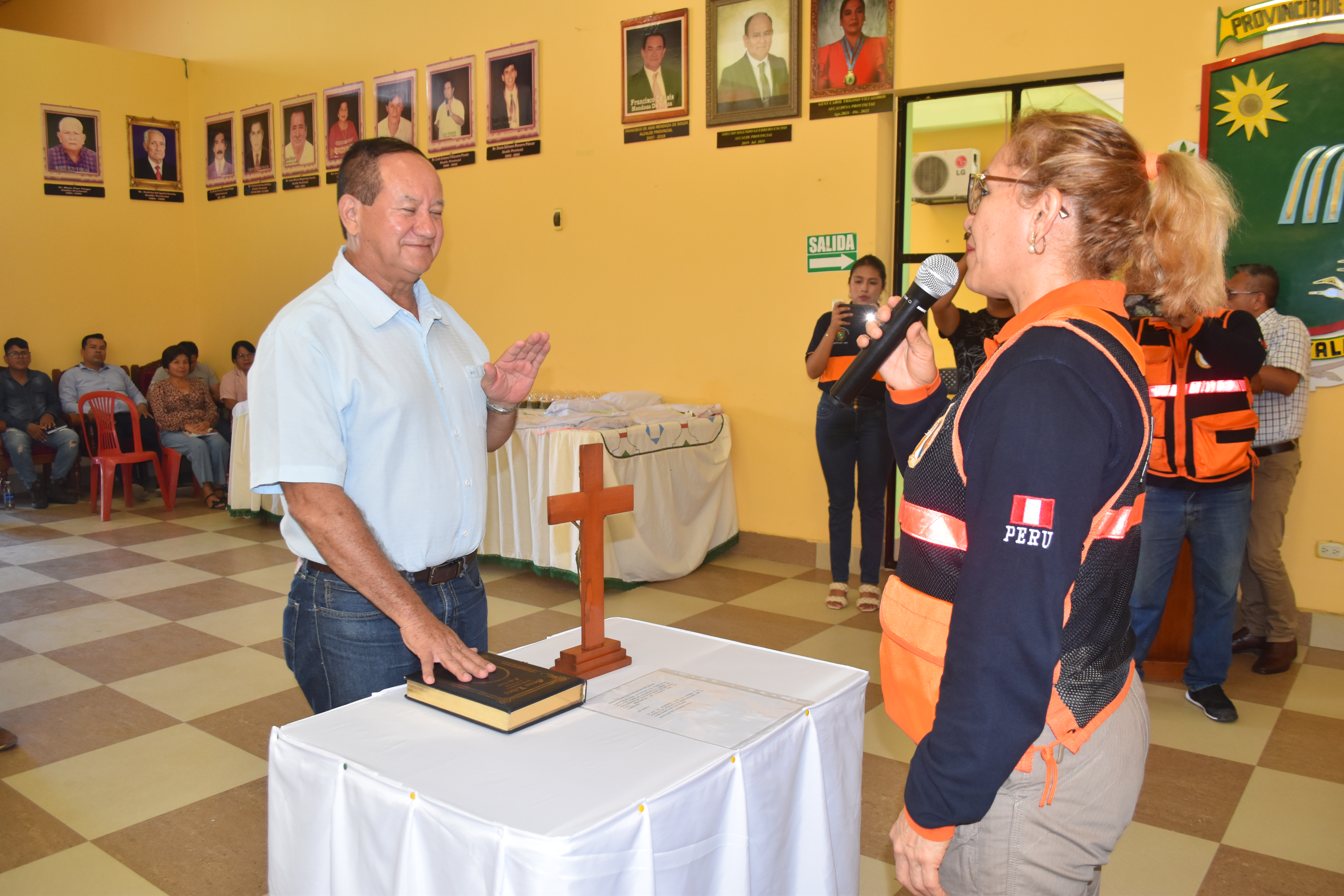 Alcalde de Atalaya juramentando como Presidente de la Plataforma Provincial