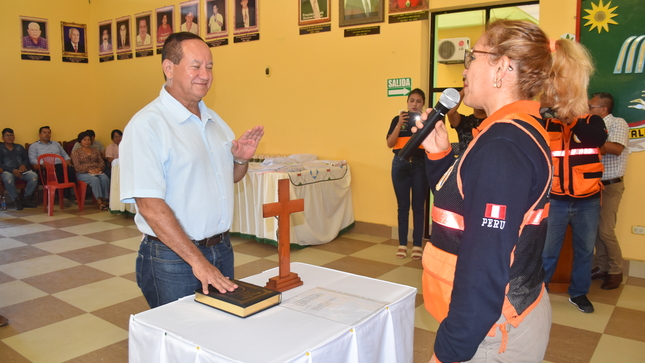 Alcalde de Atalaya juramentando como Presidente de la Plataforma Provincial
