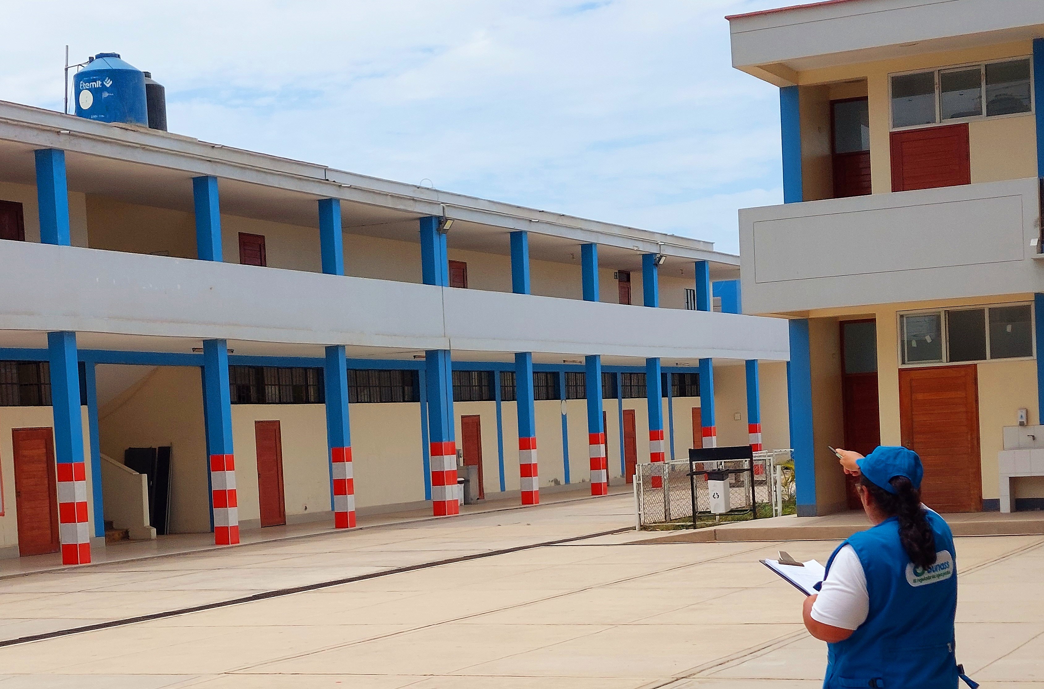 Sunass verifica abastecimiento de agua potable en colegios