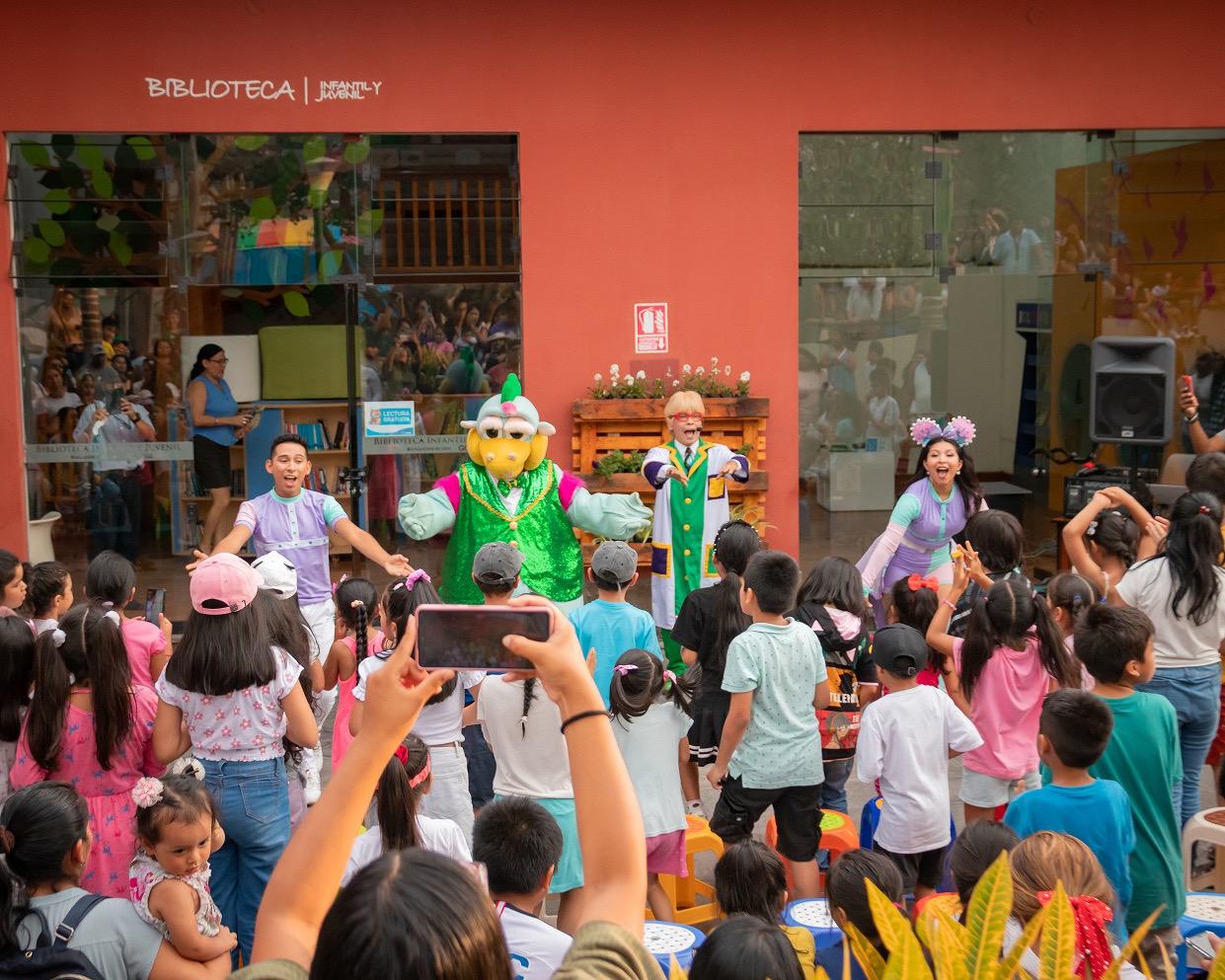 Niños y familias enteras revivieron momentos de su infancia con el show del personaje más querido de la televisión peruana.