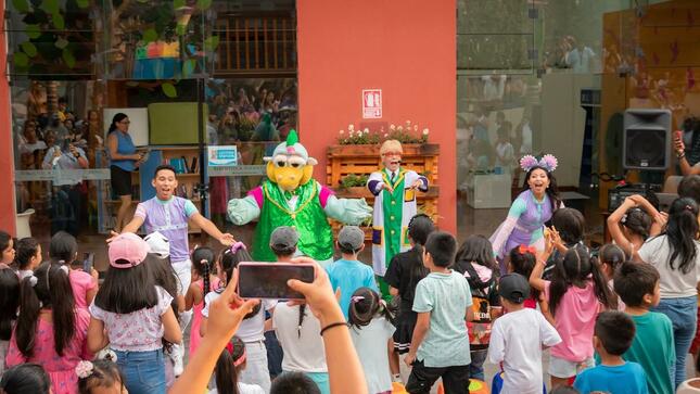 Niños y familias enteras revivieron momentos de su infancia con el show del personaje más querido de la televisión peruana.