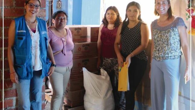 Realizando la entrega de Insumos