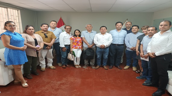 Imagen de reunión con COFOPRI sobre proyecto de catastro urbano