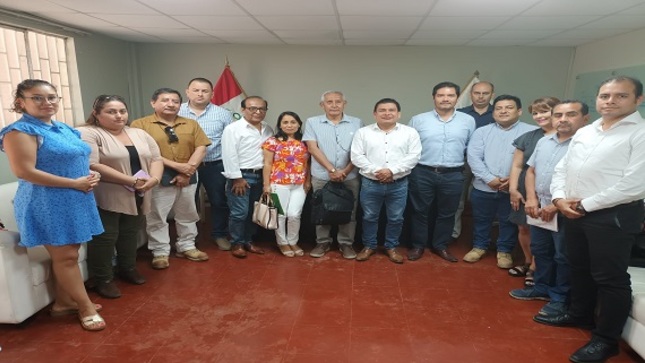 Imagen de reunión con COFOPRI sobre proyecto de catastro urbano