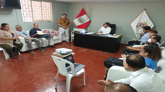 Imagen de reunión con COFOPRI sobre proyecto de catastro urbano