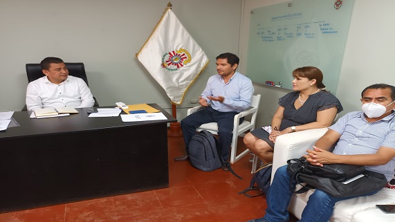 Imagen de reunión con COFOPRI sobre proyecto de catastro urbano