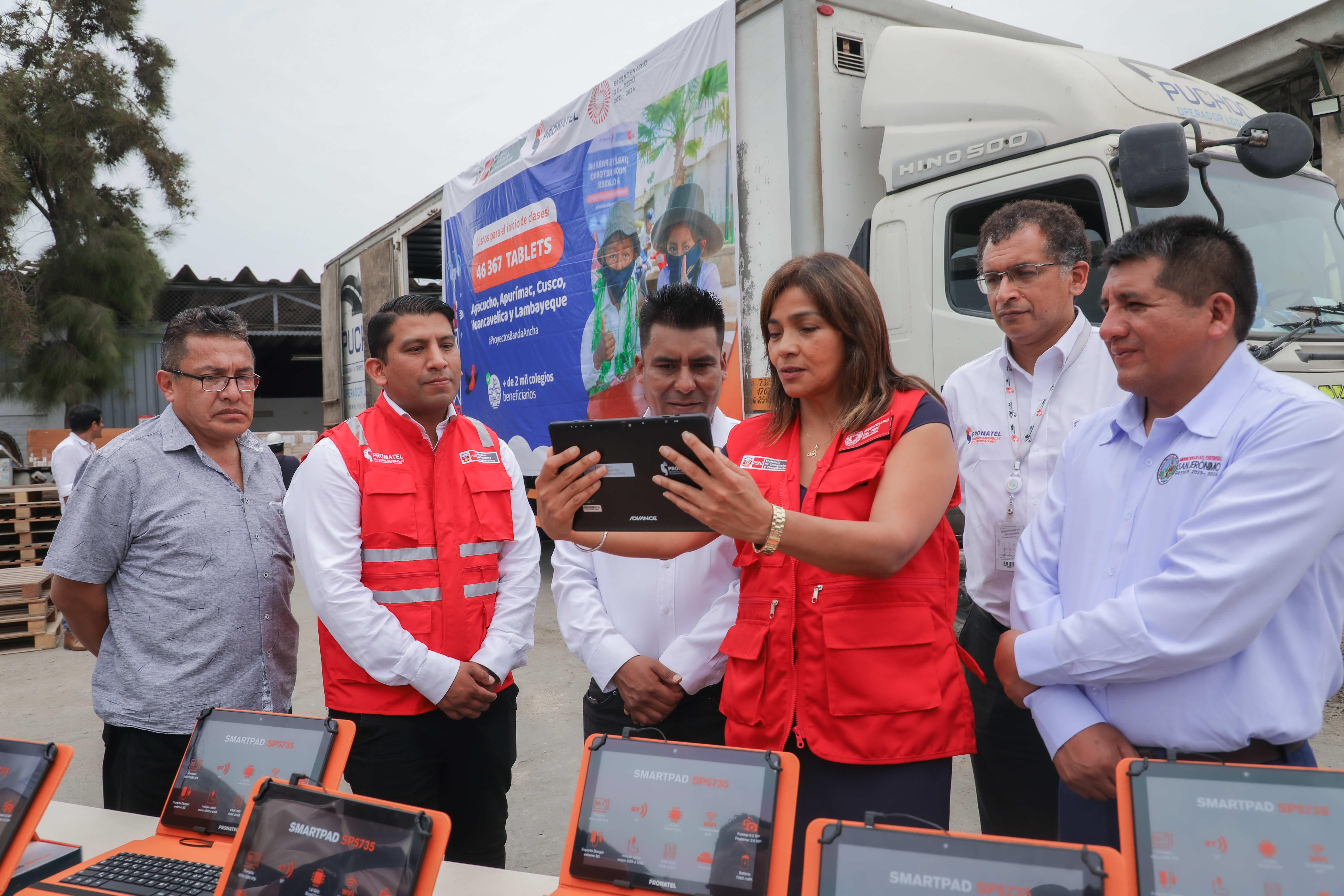JPG Viceministra de Comunicaciones con gobernador regional de Apurímac 