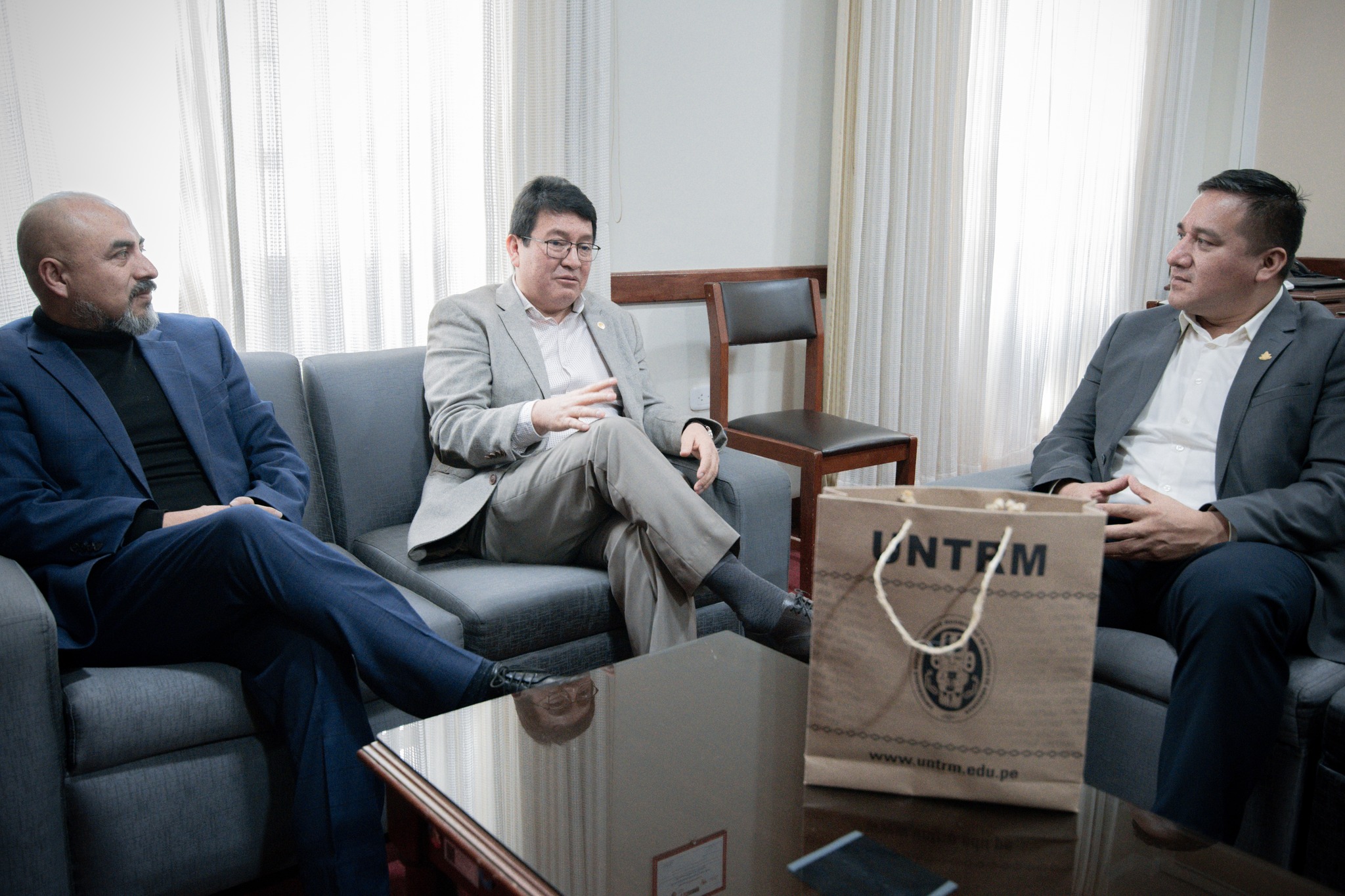 Reunión de coordinación con el rector de la Universidad Nacional Toribio Rodríguez de Mendoza
