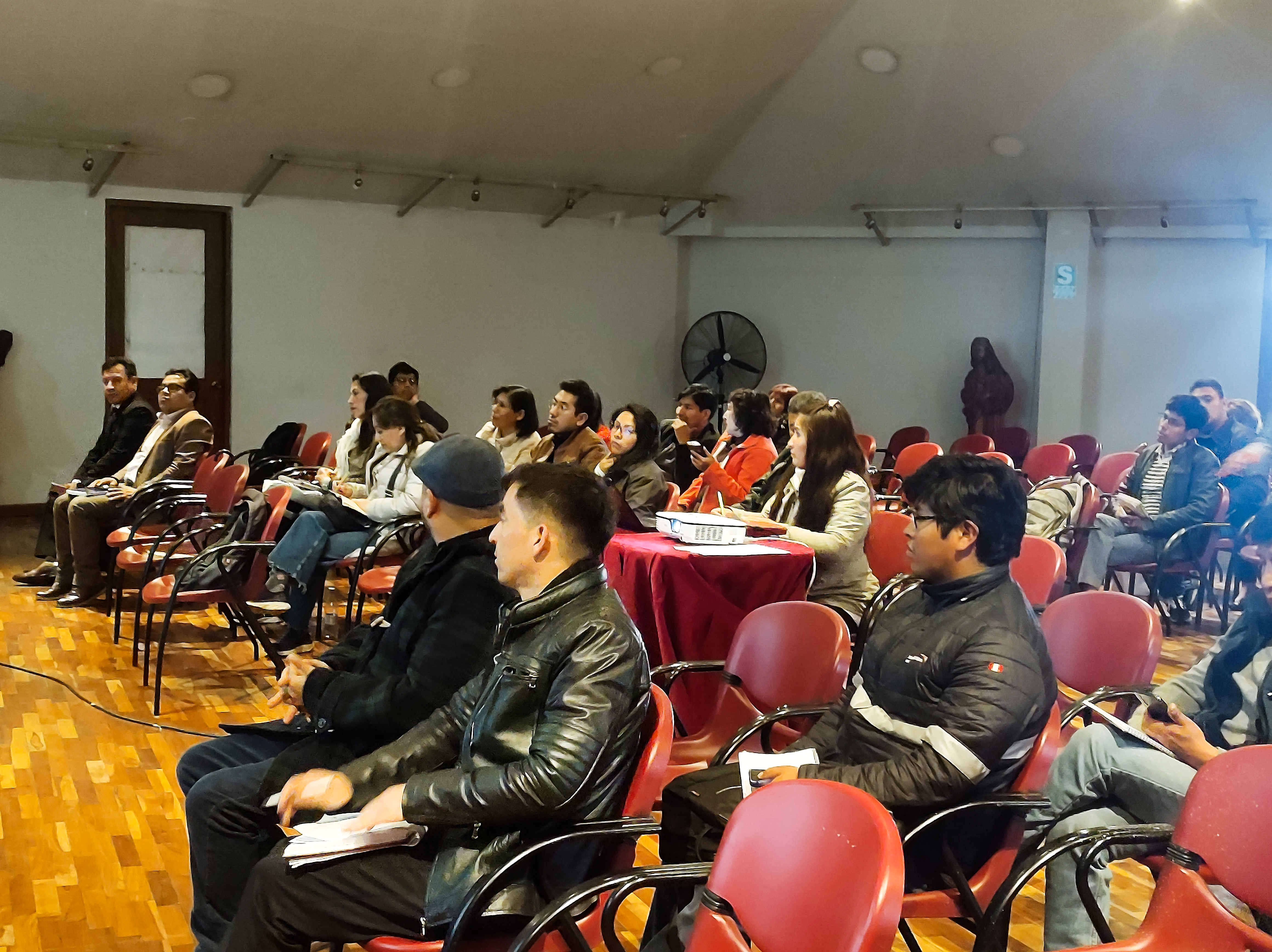 Exposición de los proyectos e ideas en la reunión de trabajo