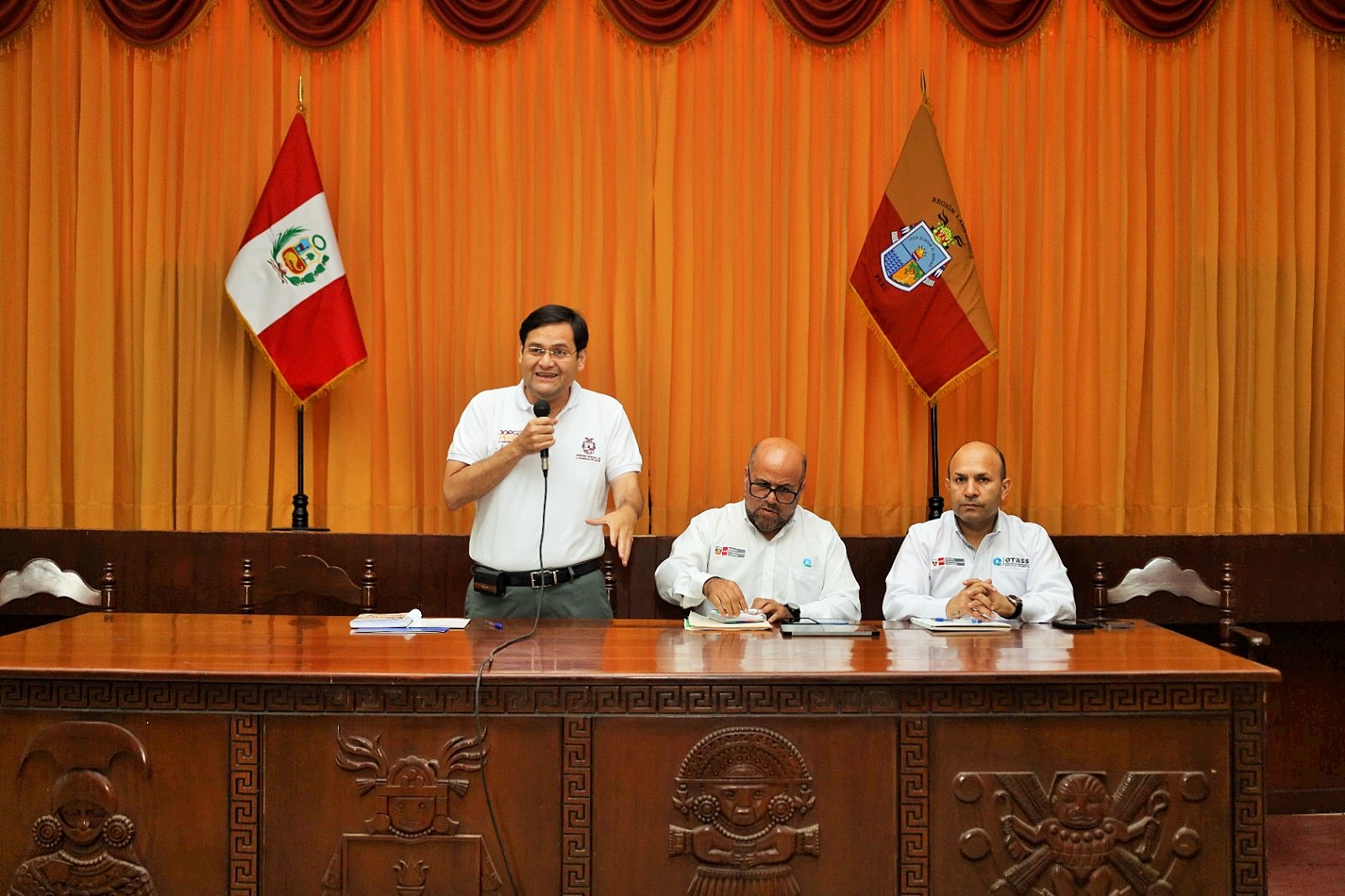 fotografía de reunión
