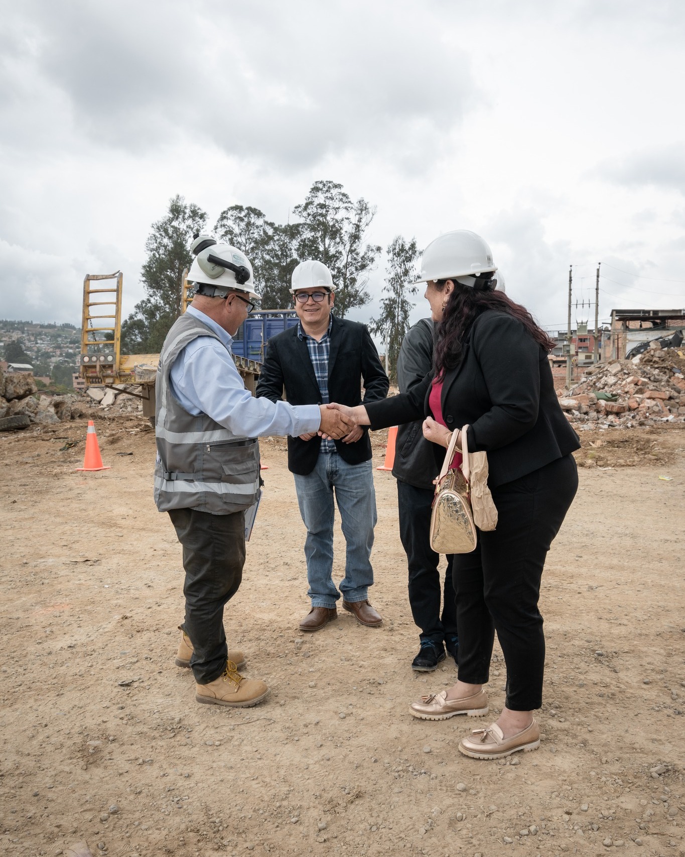 Firma del acta de inicio de obra del mercado de abastos