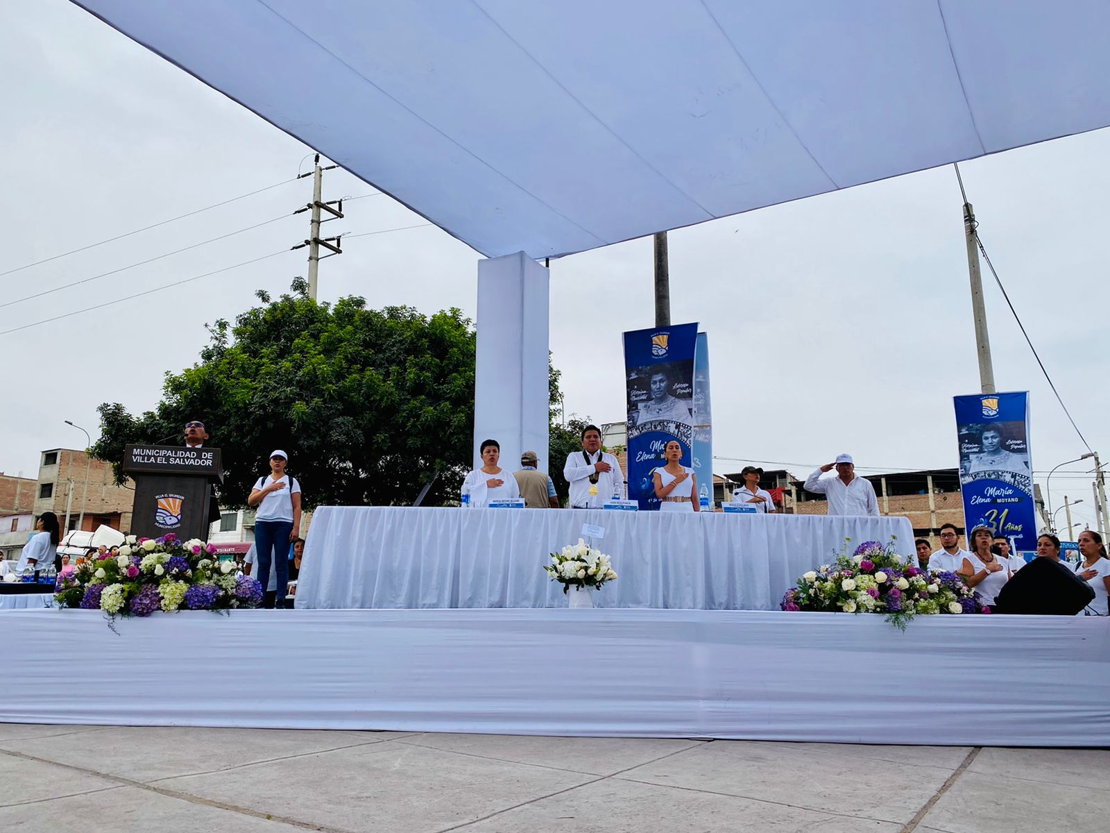 Nuestra majestuosa mesa de honor. 