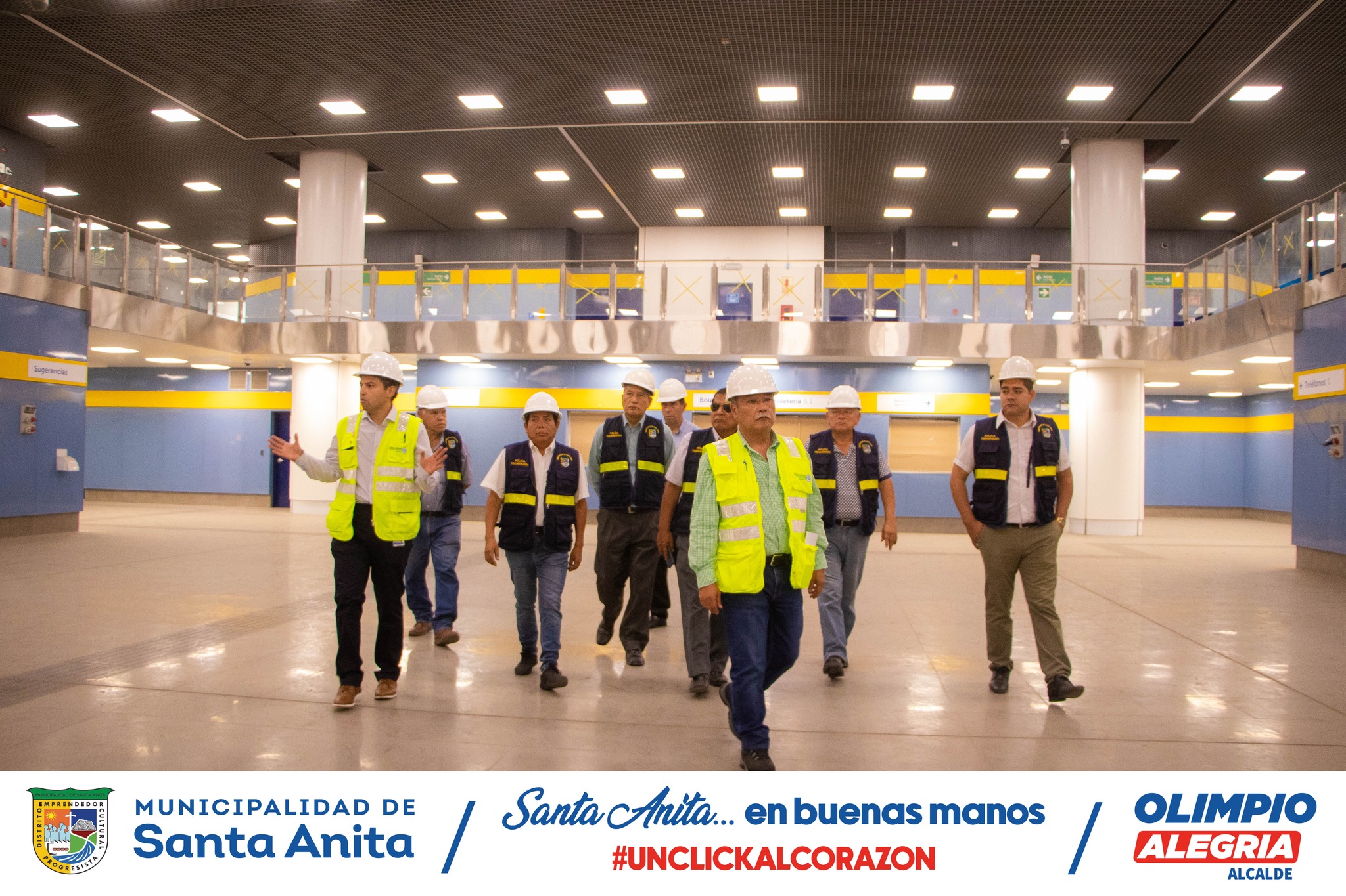 El alcalde Olimpio Alegría, visito las instalaciones de la Línea 2 del metro de Lima, donde recorrió la estación subterránea del Mercado Santa Anita, donde la obra ya se encuentra a un 100% y los trenes se encuentran en periodo de prueba.
En la visita se dio a conocer una posible inauguración que seria en el mes de octubre del 2023 dentro del marco de nuestros 34 años de creación política.
#SantaAnitaenbuenasmanos
#linea2delMetrodeLima