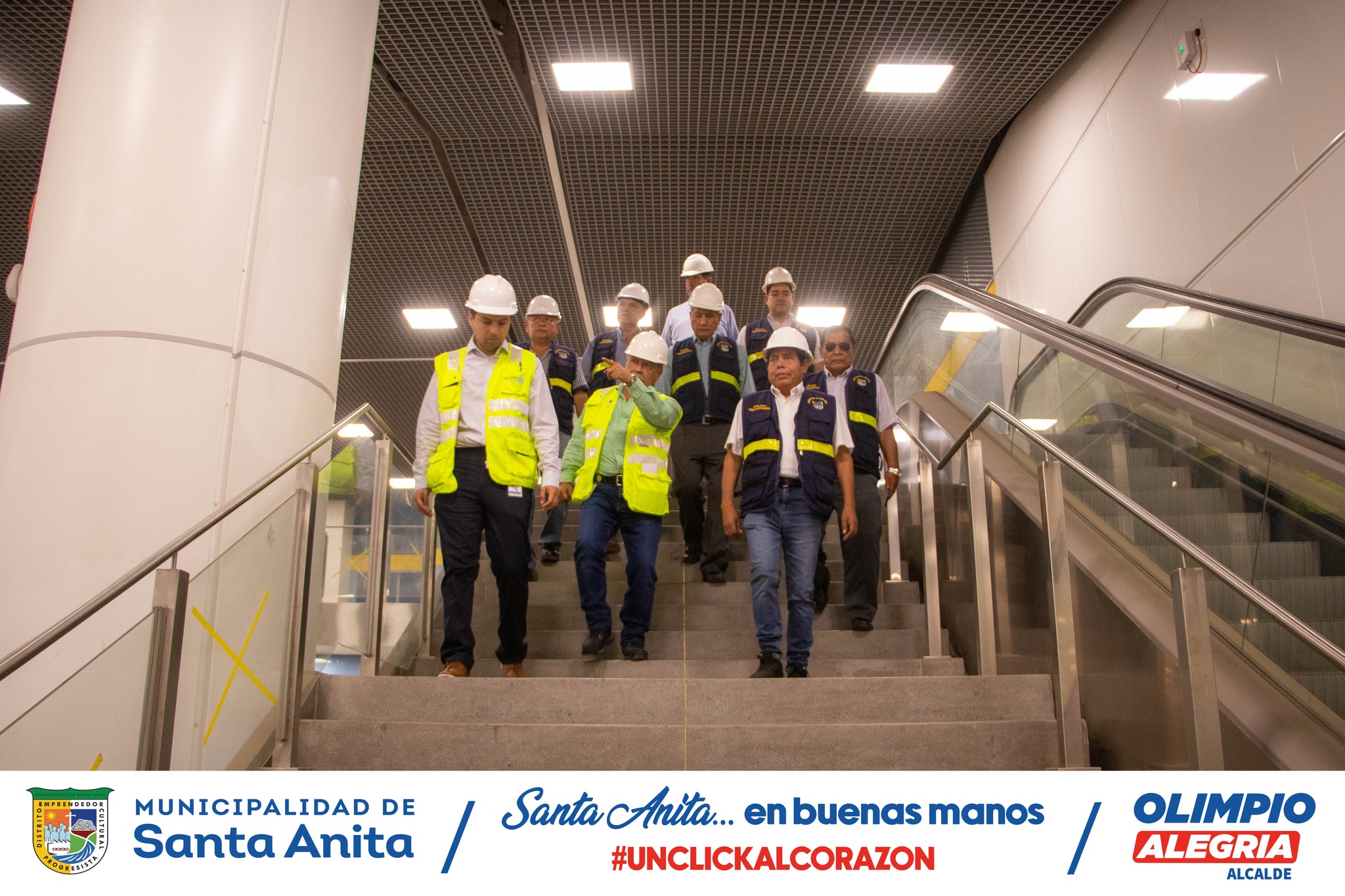 El alcalde Olimpio Alegría, visito las instalaciones de la Línea 2 del metro de Lima, donde recorrió la estación subterránea del Mercado Santa Anita, donde la obra ya se encuentra a un 100% y los trenes se encuentran en periodo de prueba.
En la visita se dio a conocer una posible inauguración que seria en el mes de octubre del 2023 dentro del marco de nuestros 34 años de creación política.
#SantaAnitaenbuenasmanos
#linea2delMetrodeLima
