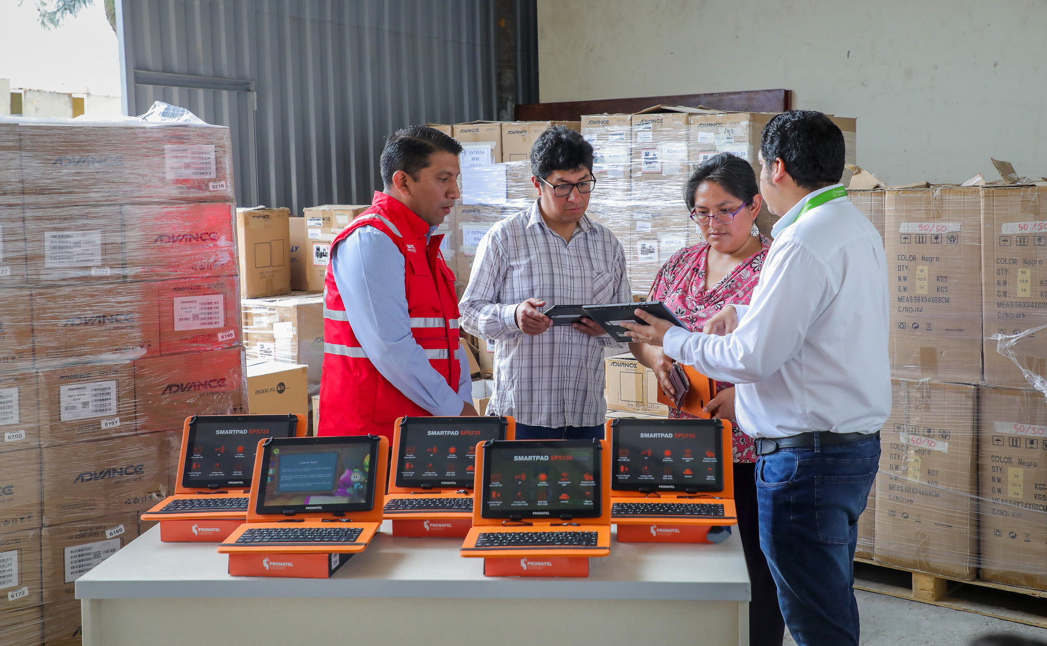 JPG de autoridades de Pronatel y funcionarios del GORE Huancavelica