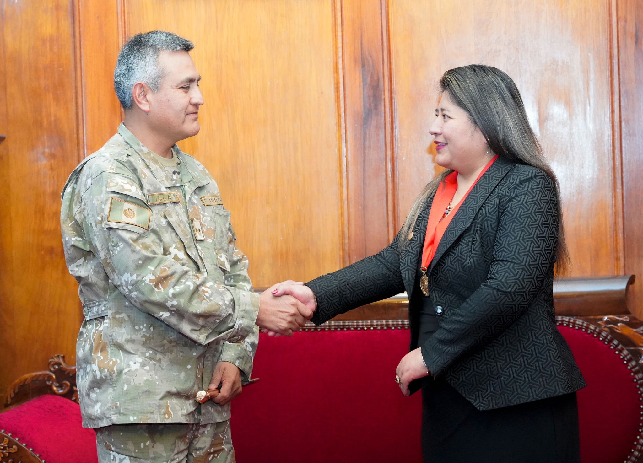 Presidenta de la Corte de Cusco recibió la visita protocolar del nuevo Comandante general de la Quinta Brigada de Montaña