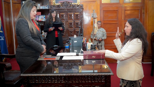 Presidenta de la Corte Superior de Justicia de Cusco tomó juramento de ley a la flamante Prefecta Regional