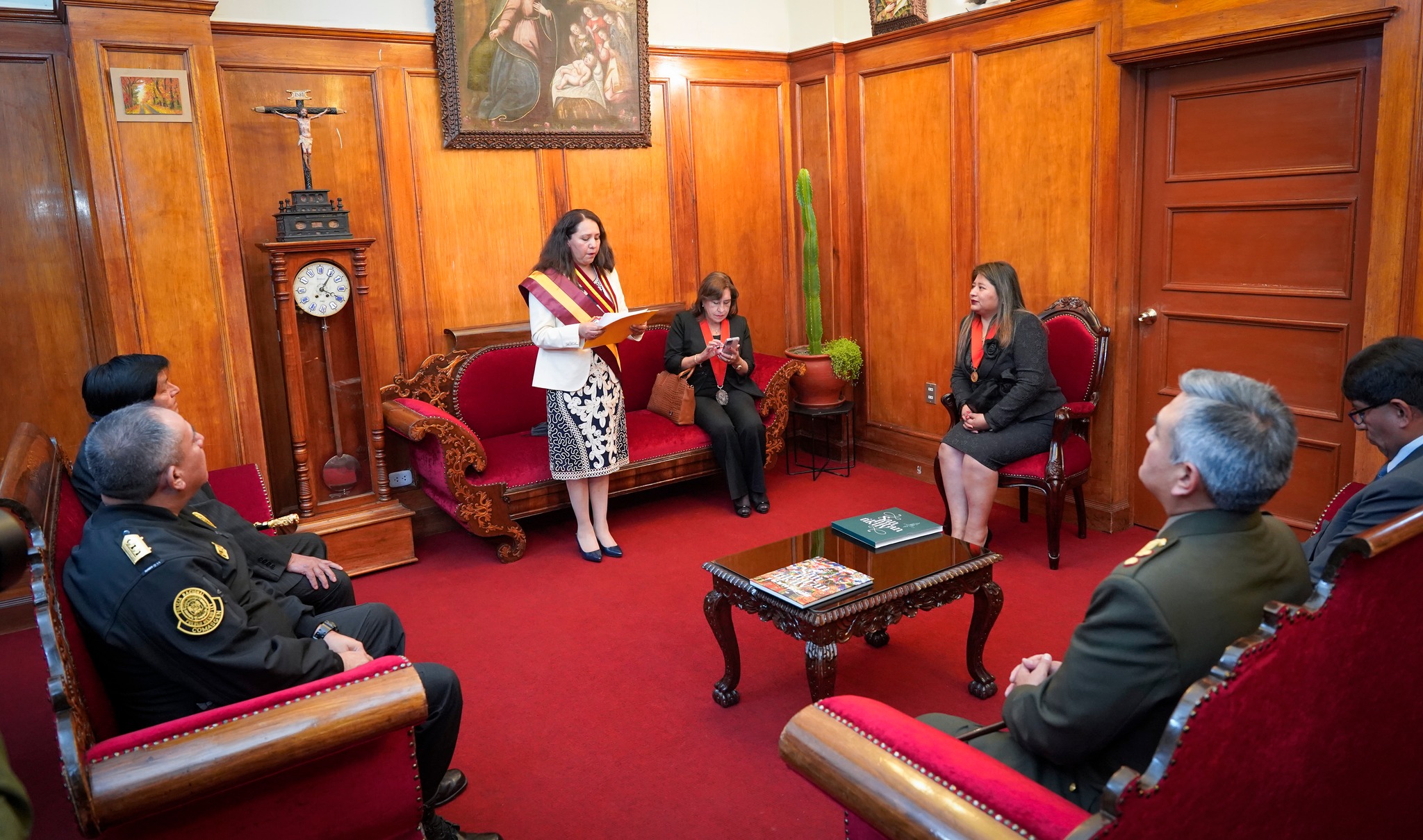 Presidenta de la Corte Superior de Justicia de Cusco tomó juramento de ley a la flamante Prefecta Regional