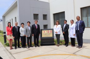 Ministra de Salud visita el INR