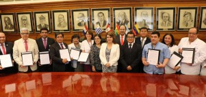 Firma de adenda para garantizar atenciones de salud