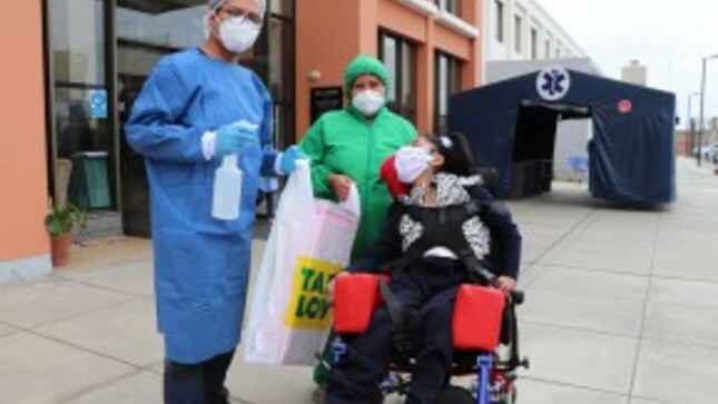 Niños pacientes del INR recibieron obsequios por navidad