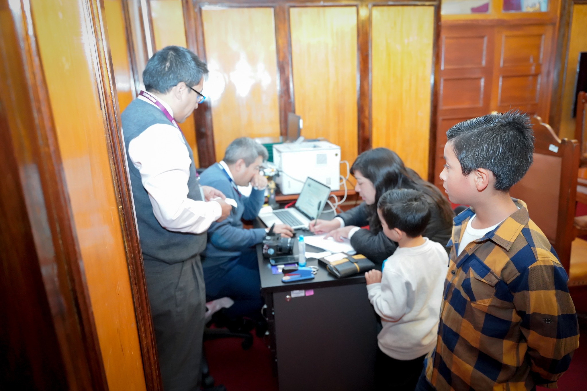 La Corte Superior de Justicia de Cusco, presidida por la Dra. Karinna Justina Holgado Noa, y el Registro Nacional de Identificación y Estado Civil – Reniec, realizaron la Campaña de “Trámite de DNI Convencional y Electrónico”