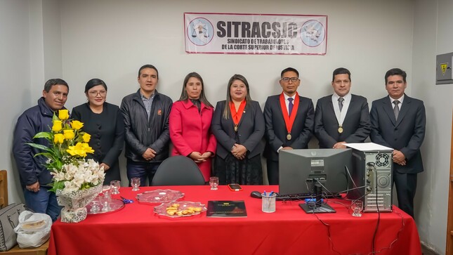 Foto Oficial con los integrantes del Sindicato de Trabajadores de la Corte Superior de Justicia de Cusco, en la inauguración de su local sindical