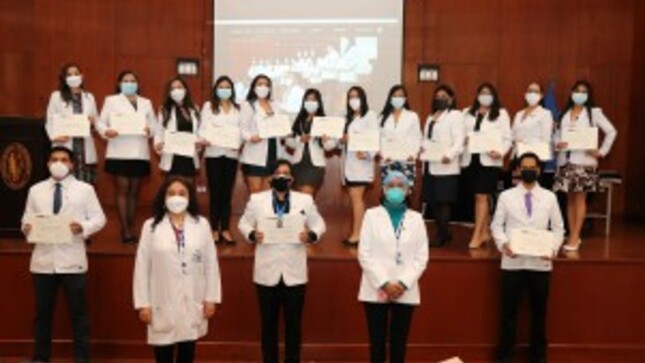 Médicos del INR culminan Residentado Médico