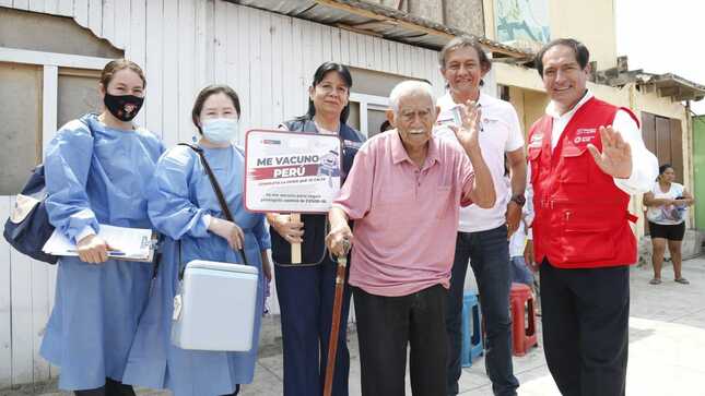 Vacuna bivalente Minsa inicia vacunación a usuarios del programa Pensión 65 en Ventanilla-