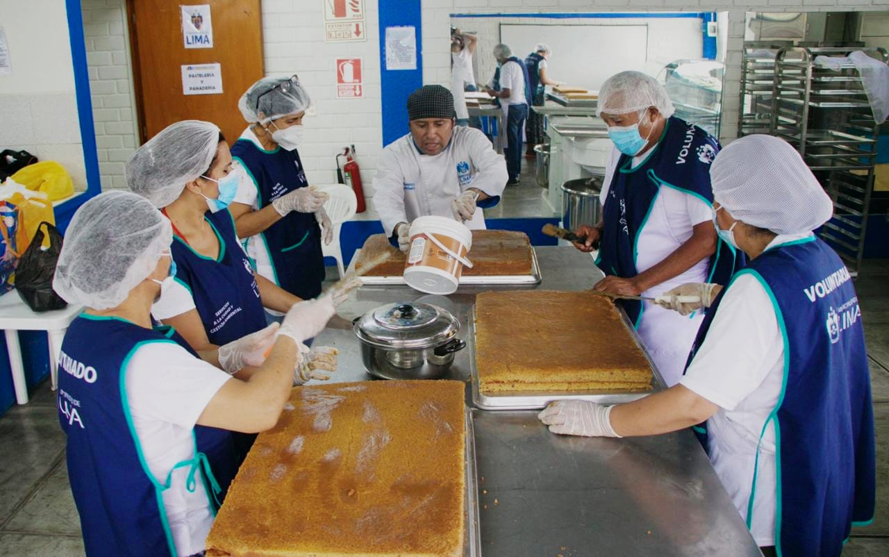 En homenaje al Día del Amor y la Amistad, Centro de Formación para Emprendedores de la comuna limeña ha preparado torta con 500 porciones