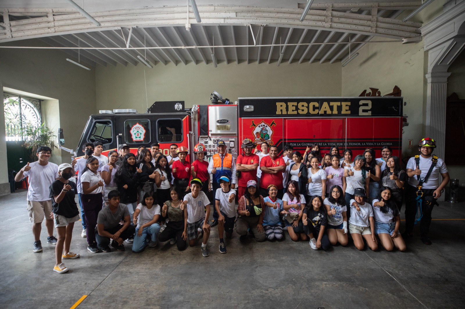 Realizaron distintos ejercicios y vivieron que es ser bombero por un día.