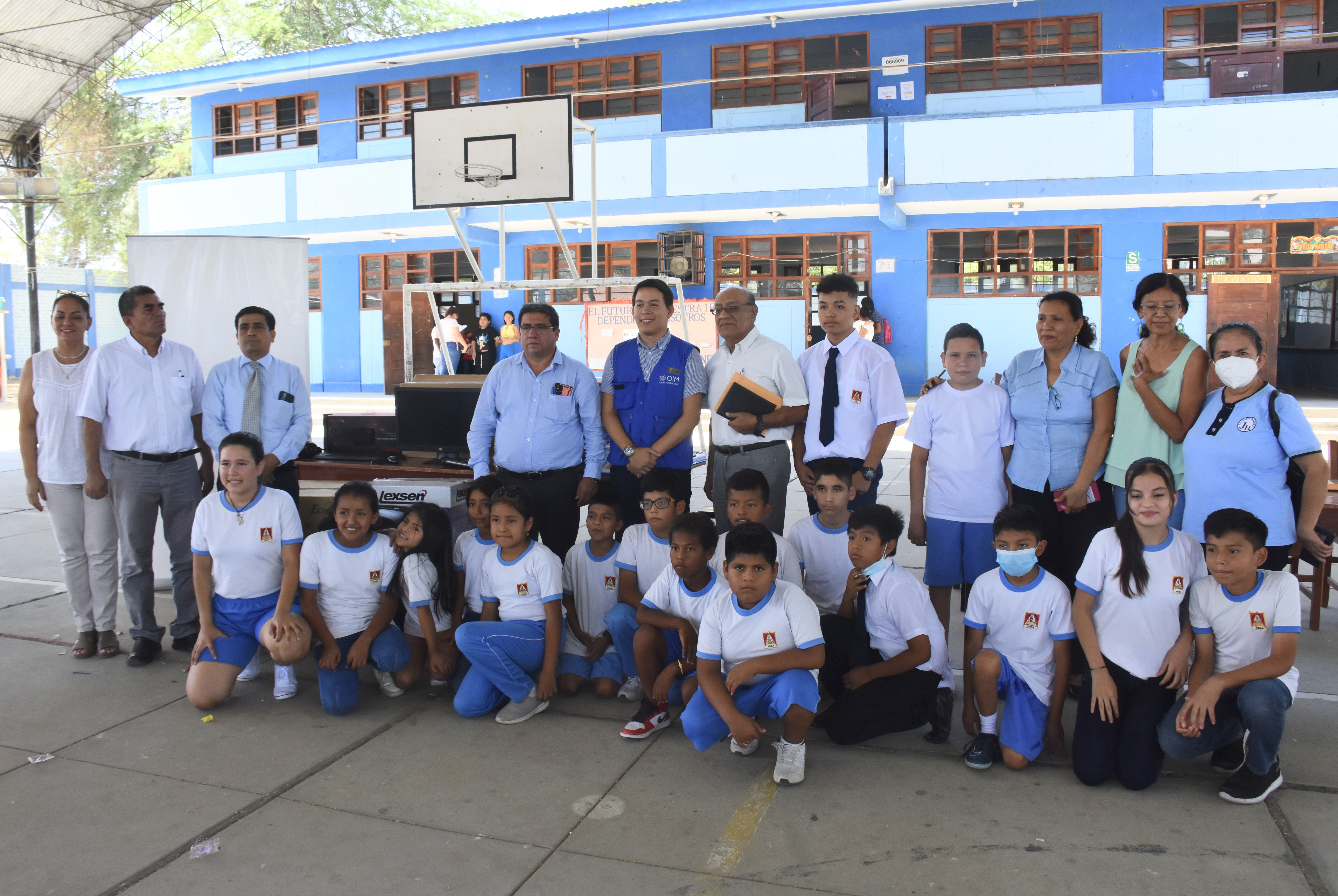 Colegio Jorge Basadre recibe equipamiento tecnológico 