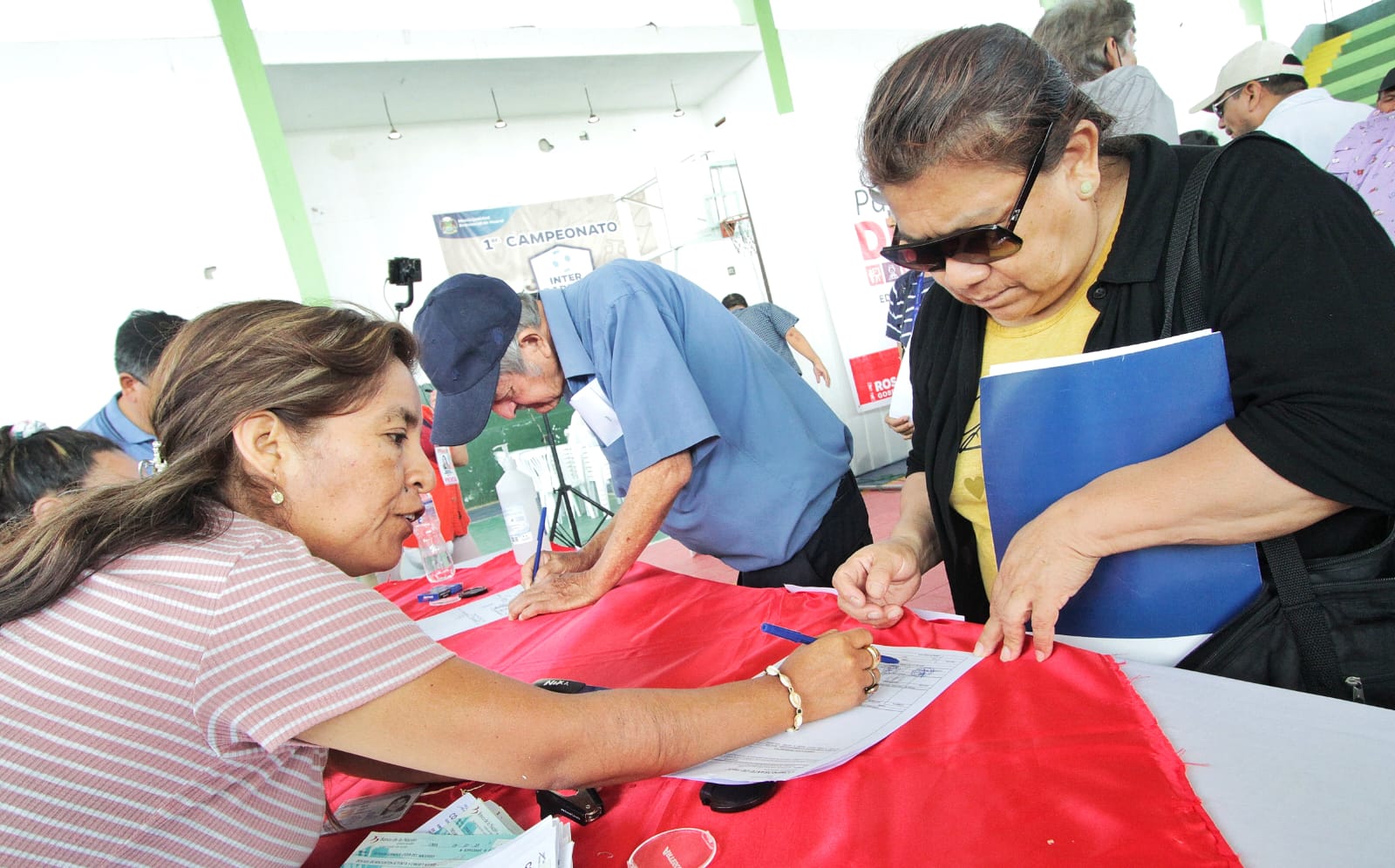 Gobernadora Rosa Vásquez cumple con el pago de la Deuda Social en la provincia de Huaral