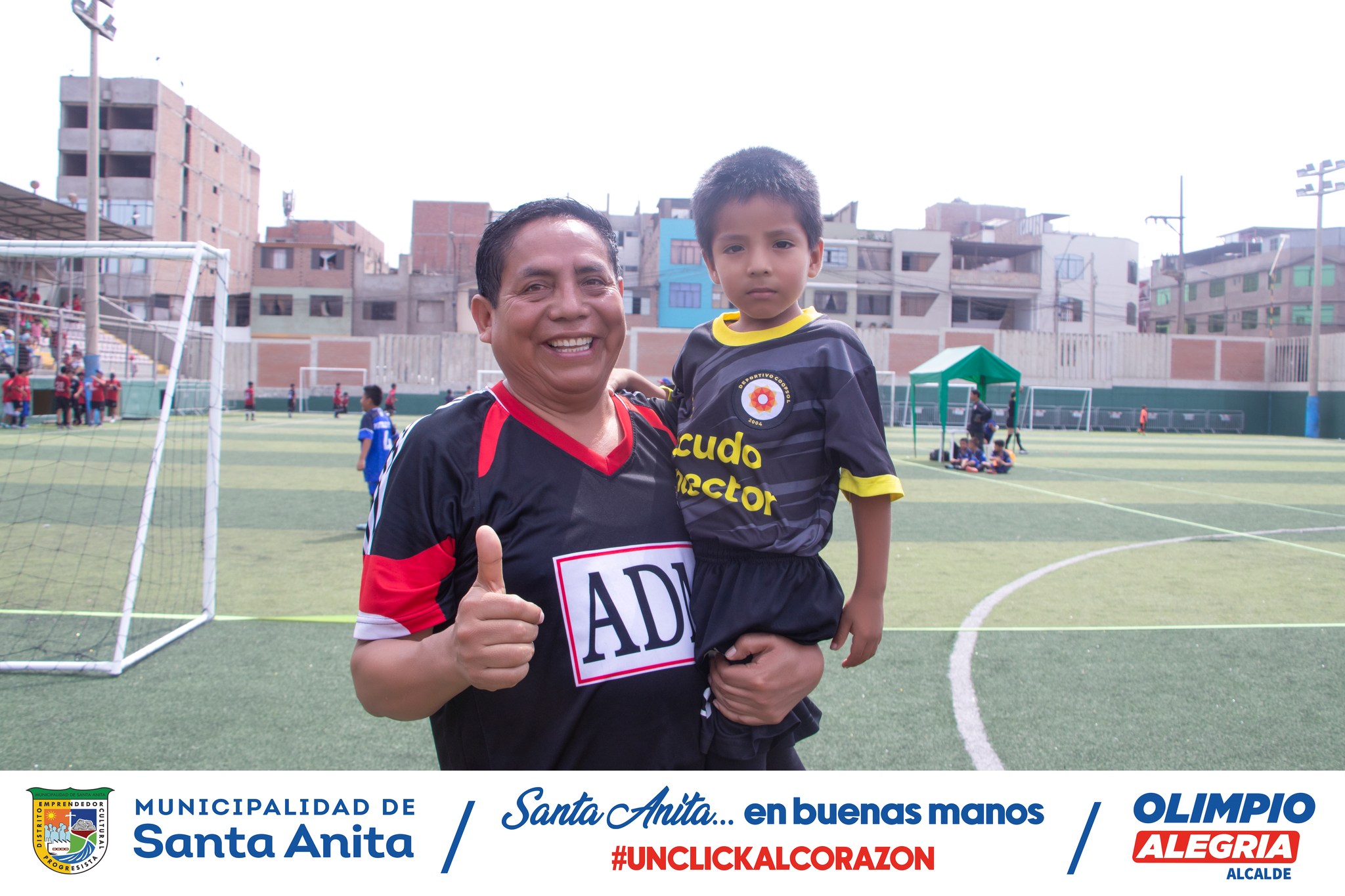 El alcade Olimpio Alegría, participó del campeonato distrital de fútbol, con más de 400 niños inscritos y divididos en 36 equipos entre las categorías 8, 10 y 12 años de edad, siendo el primer distrito en dar inicio al nivel distrital su competencia y poder tener a sus representantes en dichas categorías.
El burgomaestre impulsó a los padres de familia a apoyar a sus hijos y se comprometió a continuar estos campeonatos de forma descentralizada, fomentando una competencia sana y espacios familiares.
#santaanitaenbuenasmanos
#olimpioalegria