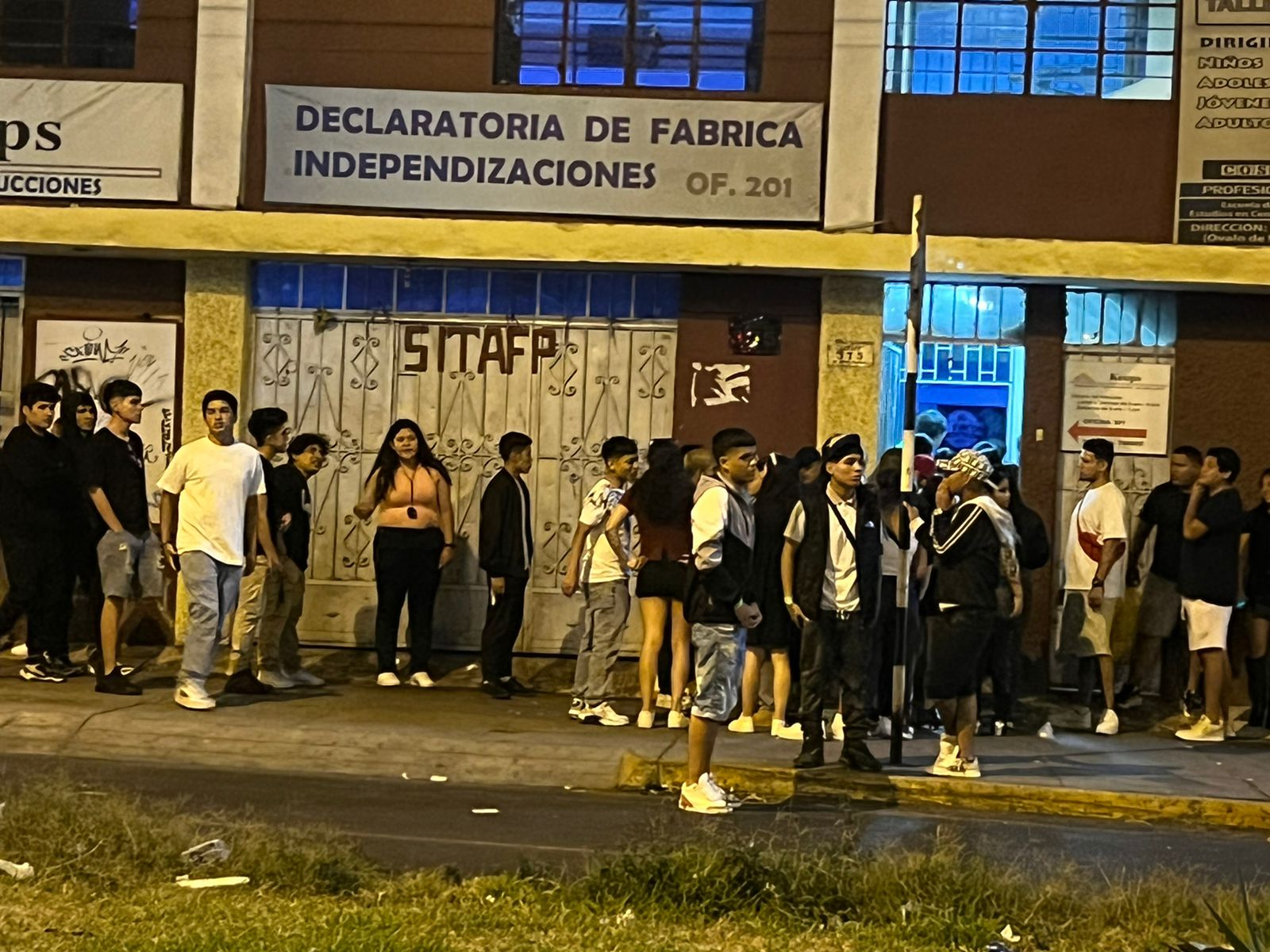 En la zona se hallaron muchos menores de edad bebiendo licor.