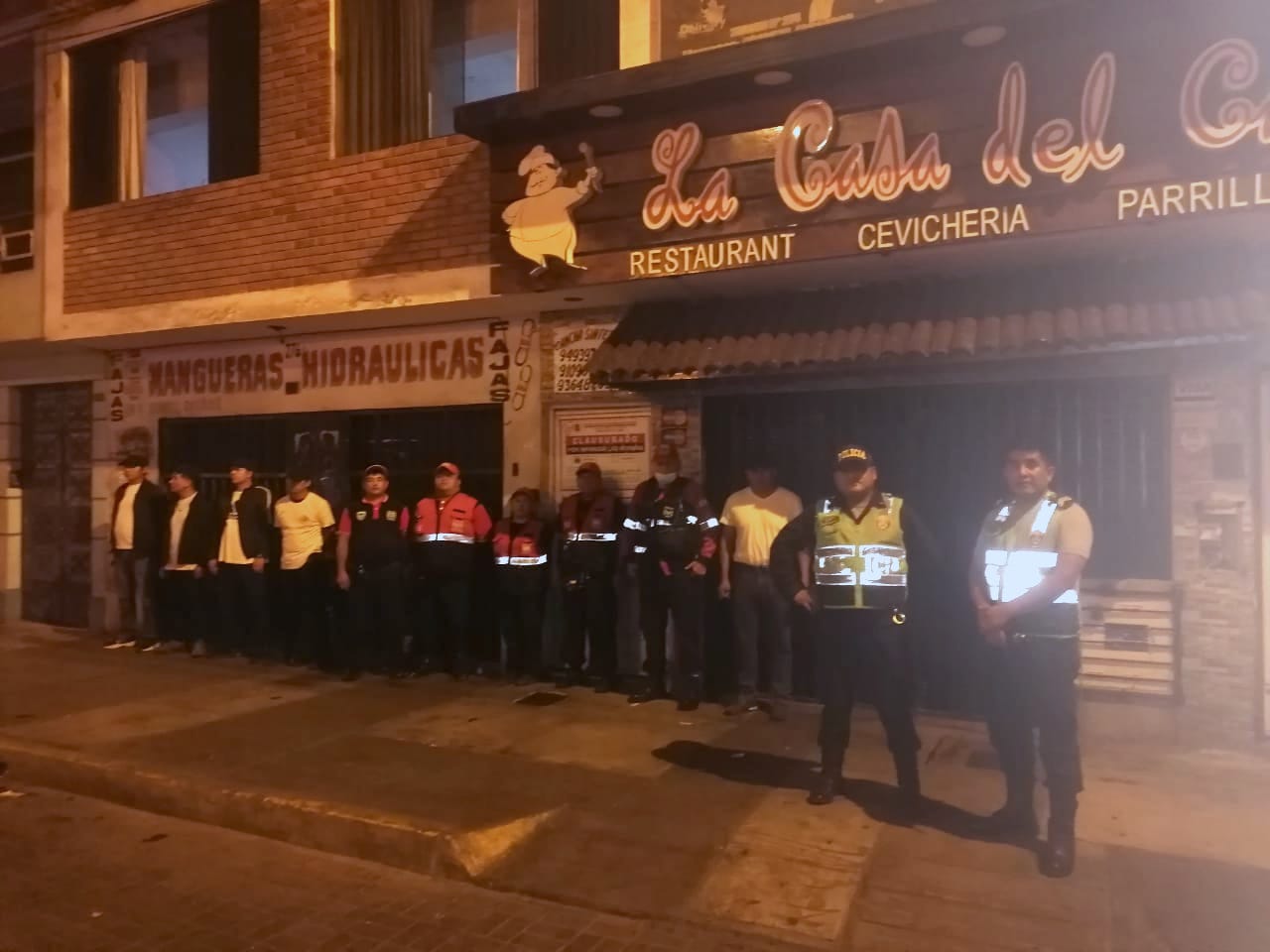 Personal del Serenazgo y de la Policía Nacional clausuró locales infractores.