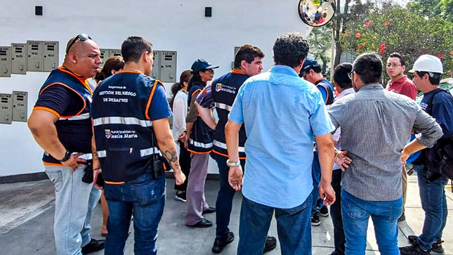Inspección en el edificio multifamiliar ubicado en  la Av. Santa Cruz