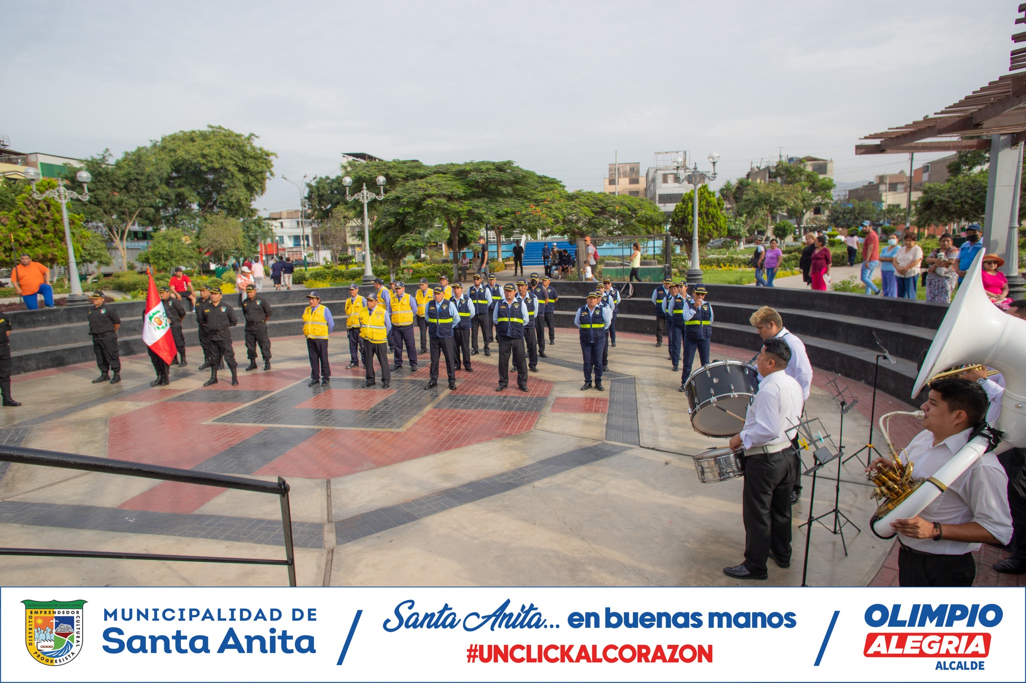 Hoy, se realizó el izamiento del Pabellón Nacional , cuyos actos protocolares estuvieron a cargo del alcalde Olimpio Alegría y funcionarios. También participaron miembros de la Policía Nacional del Perú y vecinos de la zona.
Estas actividades fortalecen nuestro espíritu cívico e identidad con el distrito y país.
#santaanitaenbuenasmanos #olimpioalegría #bandera