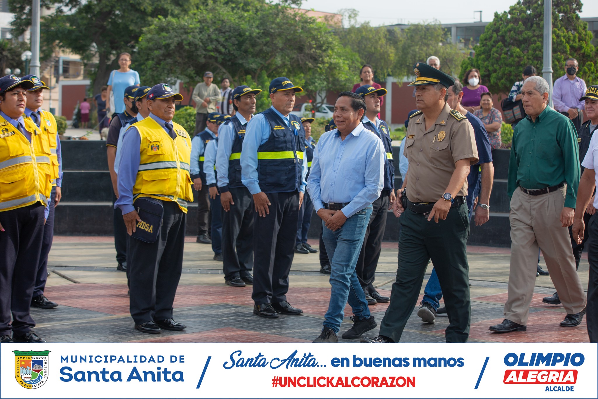 Hoy, se realizó el izamiento del Pabellón Nacional , cuyos actos protocolares estuvieron a cargo del alcalde Olimpio Alegría y funcionarios. También participaron miembros de la Policía Nacional del Perú y vecinos de la zona.
Estas actividades fortalecen nuestro espíritu cívico e identidad con el distrito y país.
#santaanitaenbuenasmanos #olimpioalegría #bandera