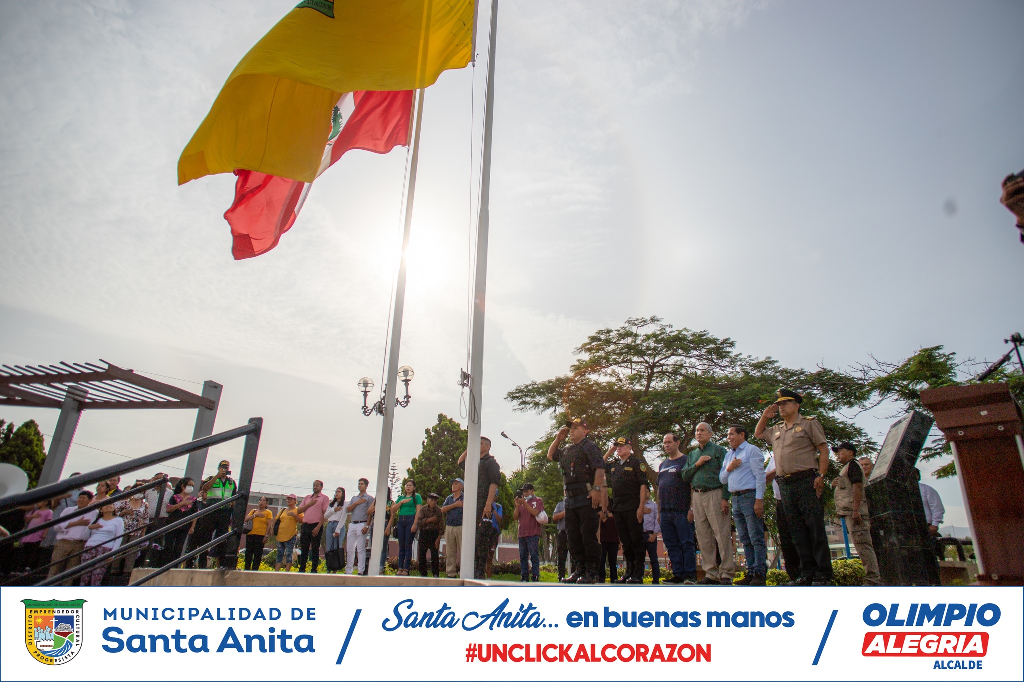 Hoy, se realizó el izamiento del Pabellón Nacional , cuyos actos protocolares estuvieron a cargo del alcalde Olimpio Alegría y funcionarios. También participaron miembros de la Policía Nacional del Perú y vecinos de la zona.
Estas actividades fortalecen nuestro espíritu cívico e identidad con el distrito y país.
#santaanitaenbuenasmanos #olimpioalegría #bandera