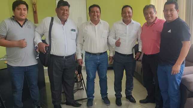 Alcalde provincial y de Megantoni coordinan proyectos en educación, salud y red vial