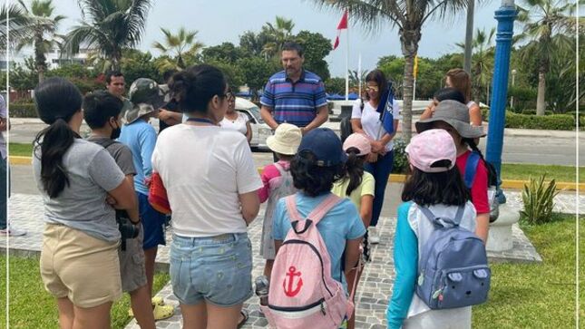 El Alcalde dando la bienvenida a los Mini Turistas