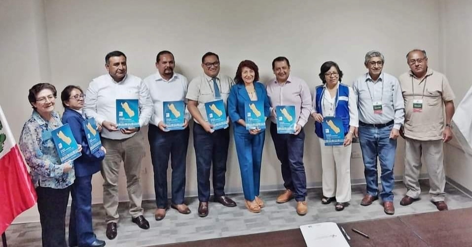 El 17 de enero se realizó la reunión de la Mesa de Concertación para la Lucha contra la Pobreza de la Región Lima con la Gobernadora Regional para comprometer la ratificación del Acuerdo de Gobernabilidad 2023 – 2026. En dicha actividad se expuso la importancia de retomar la actualización del Proyecto Educativo Regional (PER) y fortalecer el Copare, temas que se encuentra en el citado acuerdo de gobernabilidad. Asimismo, la Gobernadora Regional manifestó la importancia de continuar con el trabajo en torno a estos dos temas que se viene trabajando con la coordinadora macrorregional del CNE para esta región.