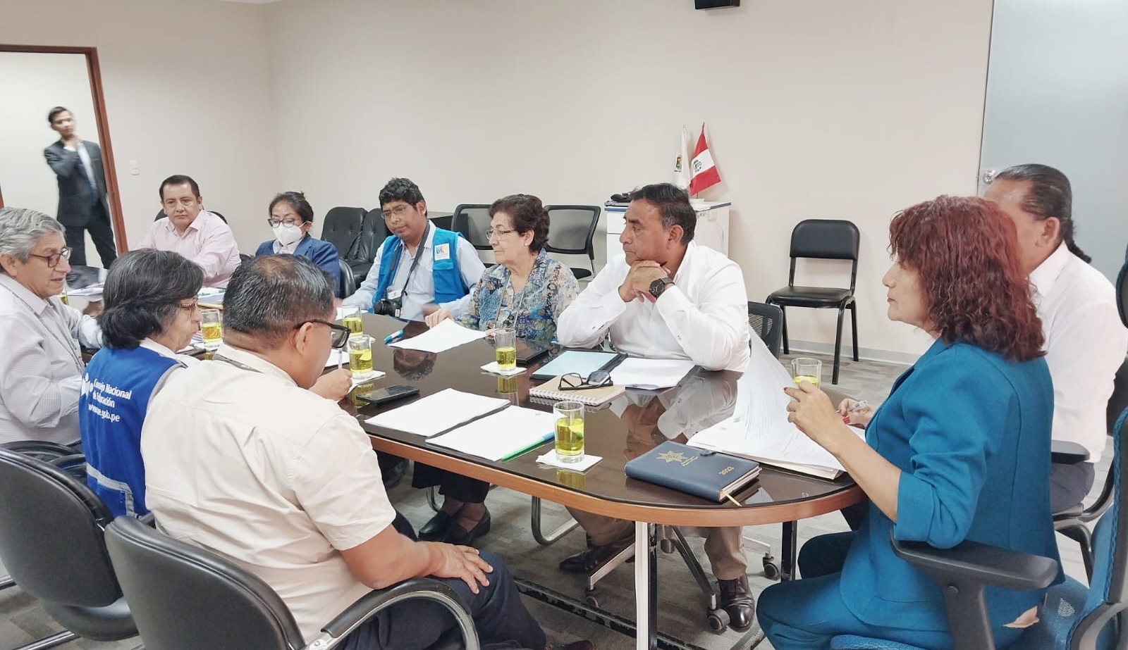 El 17 de enero se realizó la reunión de la Mesa de Concertación para la Lucha contra la Pobreza de la Región Lima con la Gobernadora Regional para comprometer la ratificación del Acuerdo de Gobernabilidad 2023 – 2026. En dicha actividad se expuso la importancia de retomar la actualización del Proyecto Educativo Regional (PER) y fortalecer el Copare, temas que se encuentra en el citado acuerdo de gobernabilidad. Asimismo, la Gobernadora Regional manifestó la importancia de continuar con el trabajo en torno a estos dos temas que se viene trabajando con la coordinadora macrorregional del CNE para esta región.